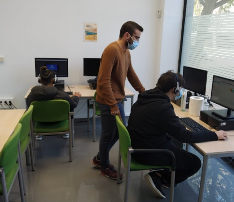 Personas jóvenes atendidas en el Programa de Inserción de Azarbe en Cartagena y Murcia celebran el Día Internacional del Libro. 2022