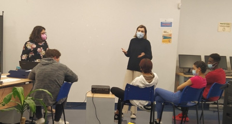 Personas jóvenes atendidas en el Programa de Inserción de Azarbe en Cartagena y Murcia celebran el Día Internacional del Libro. 2022