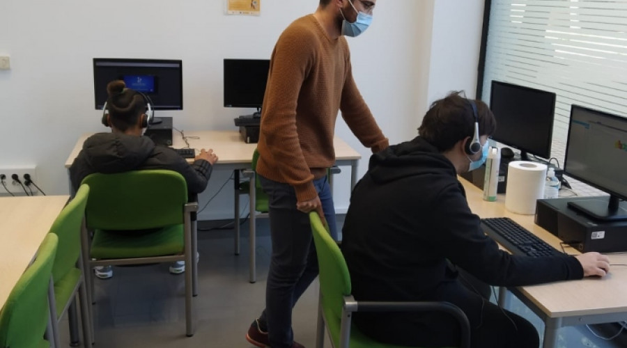 Personas jóvenes atendidas en el Programa de Inserción de Azarbe en Cartagena y Murcia celebran el Día Internacional del Libro. 2022