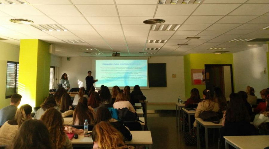 Charla de profesionales de Azarbe en la Universidad de Murcia.